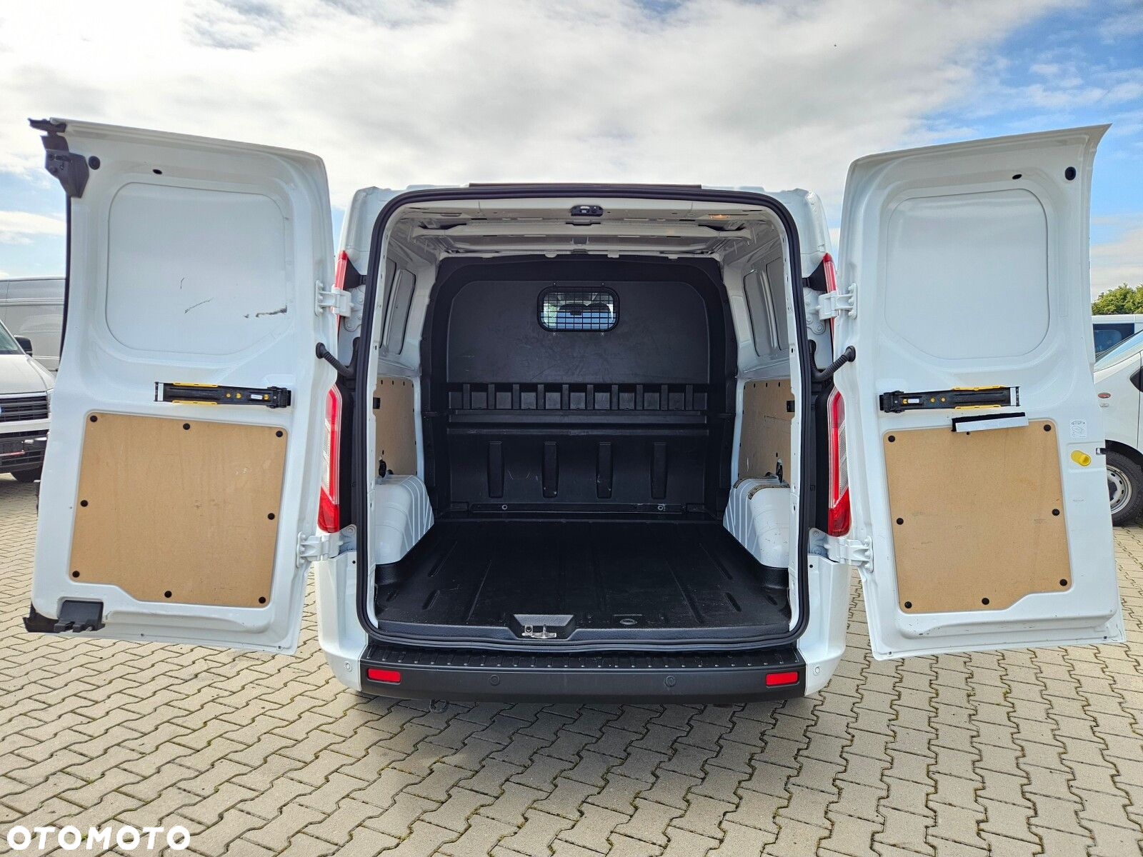 Ford transit-custom L2H1 *89900zł NETTO* Brygadówka 6 osób 2.0TdCi/170KM - 15