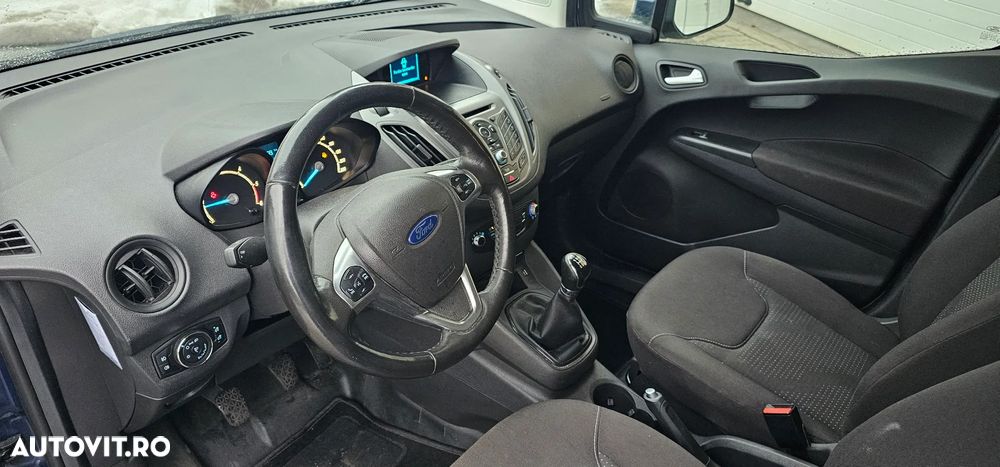 Ford Transit Courier - 17