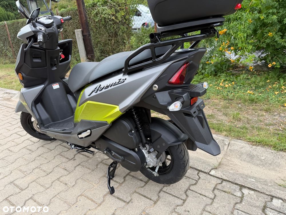 Suzuki Avenis - 24