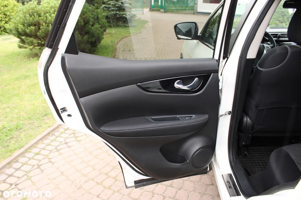 Nissan Qashqai 1.2 DIG-T N-Connecta Xtronic - 16