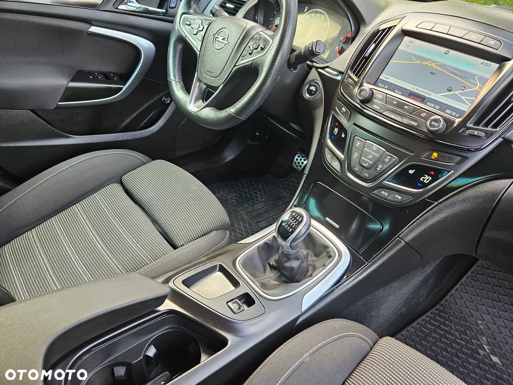 Opel Insignia - 25