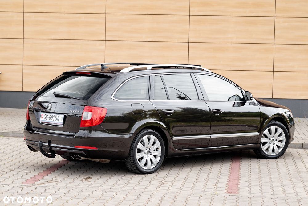 Skoda Superb Combi 3.6 V6 4x4 DSG Elegance - 4