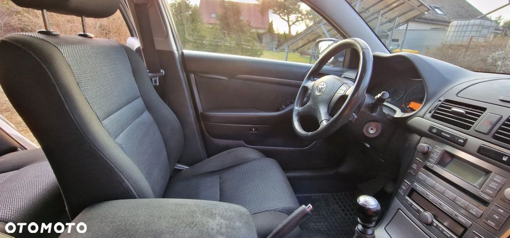 Toyota Avensis - 20
