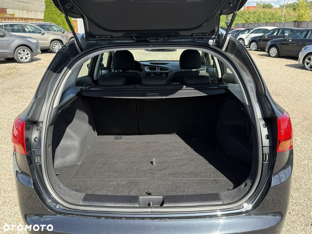 Kia Ceed - 10