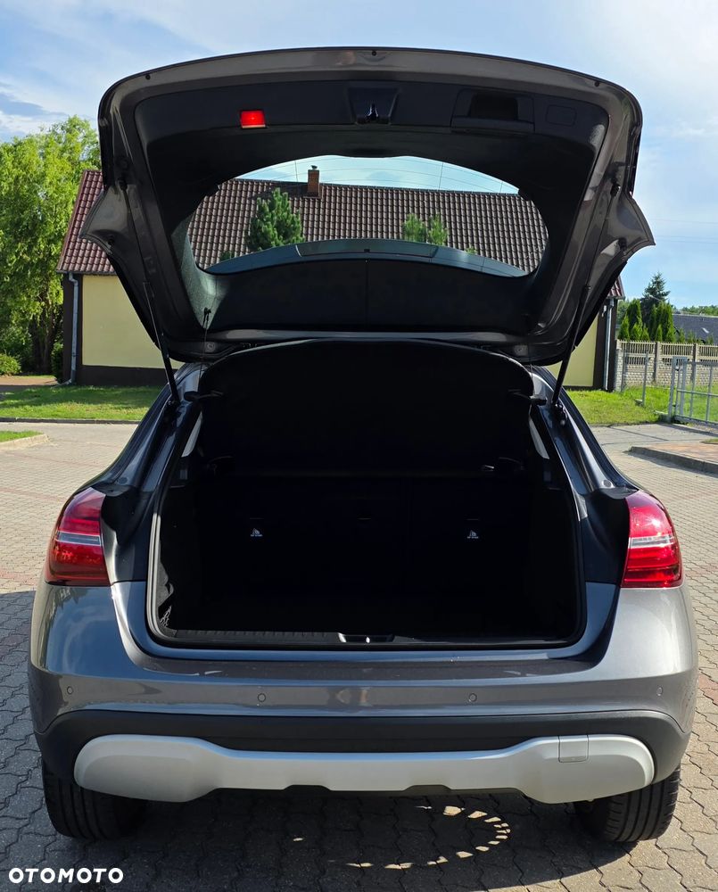 Mercedes-Benz GLA 200 7G-DCT - 9