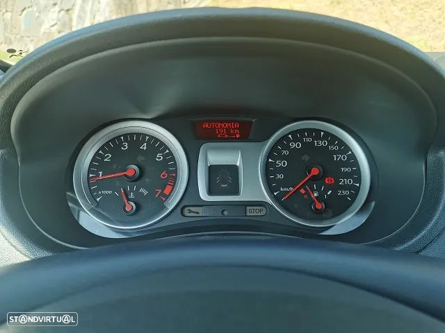 Renault Clio 1.2 16V Confort - 9