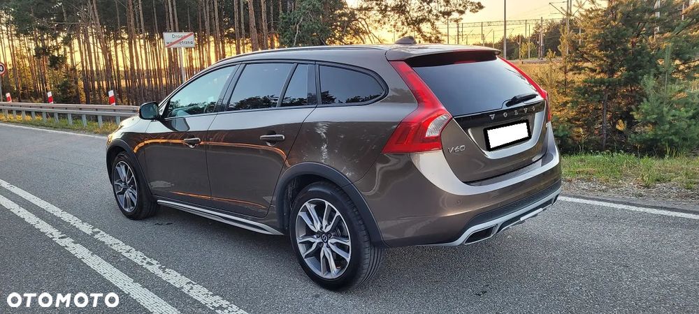 Volvo V60 Cross Country - 3