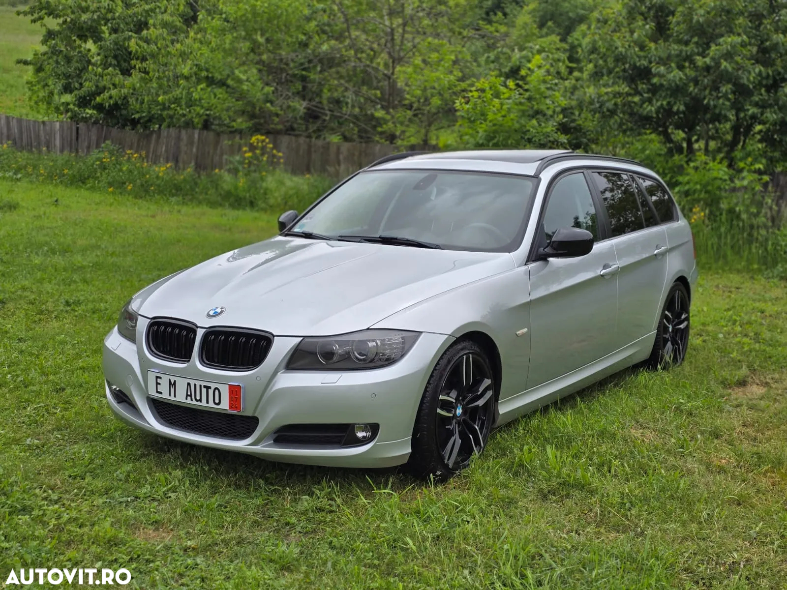 BMW Seria 3 320d DPF Touring Aut. - 2