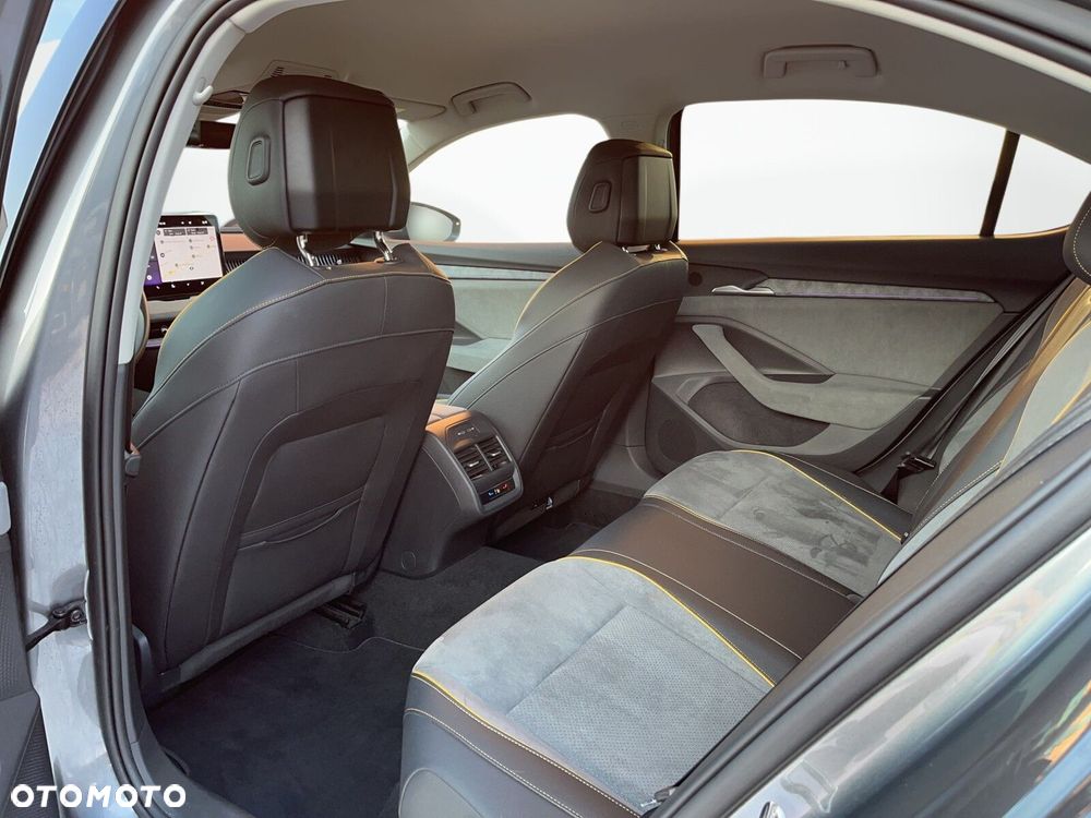 Skoda Superb 2.0 TDI SCR Selection DSG - 32