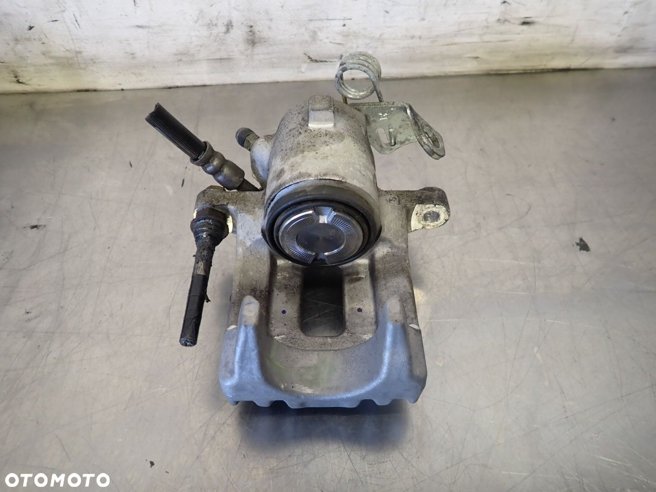 ZACISK HAMULCA PRAWY TYŁ VOLKSWAGEN BORA 1.9 23TU0005 - 6
