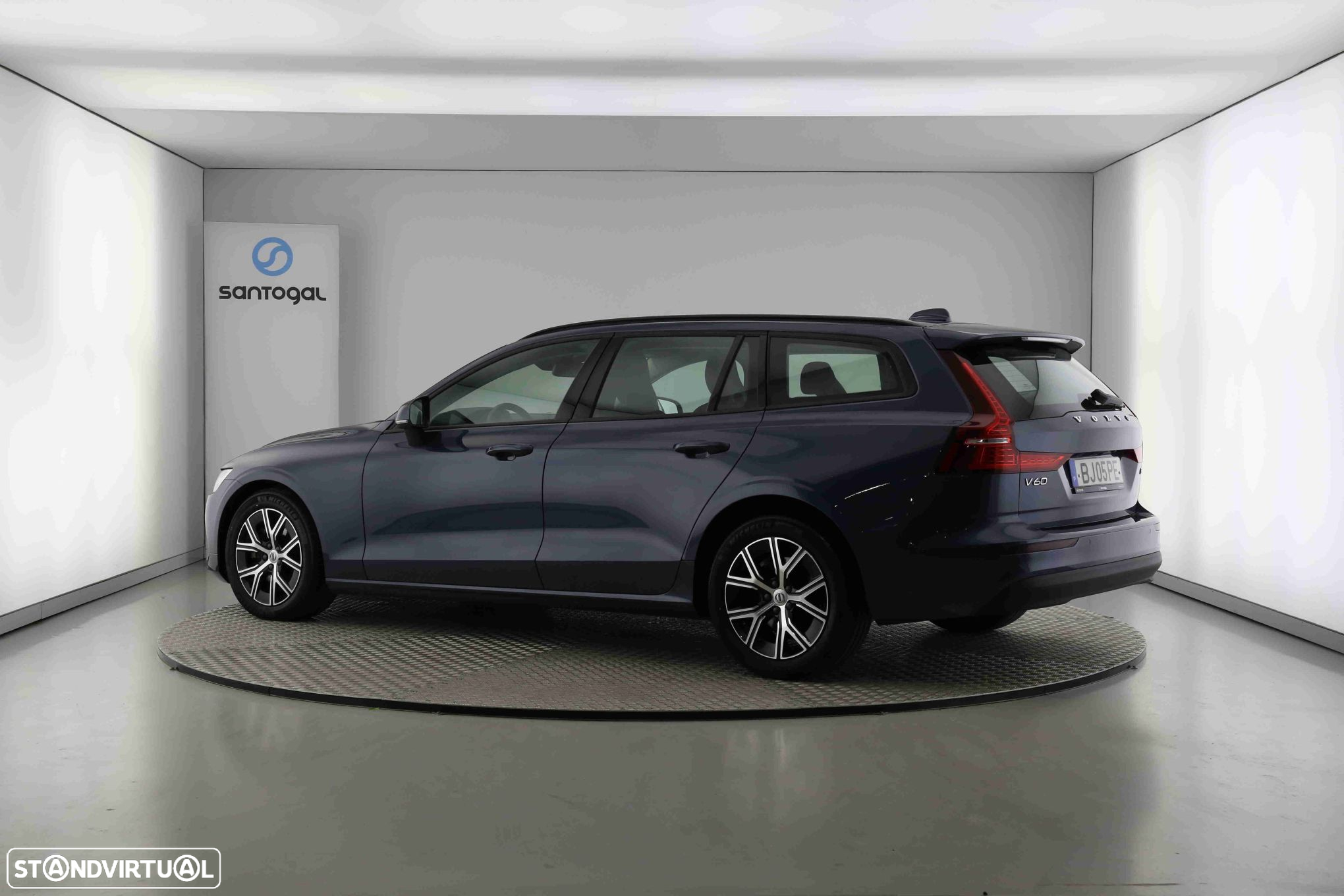 Volvo V60 2.0 B4 Essential Auto - 3