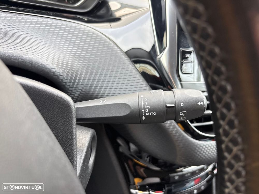 Peugeot 2008 1.2 PureTech Allure - 16
