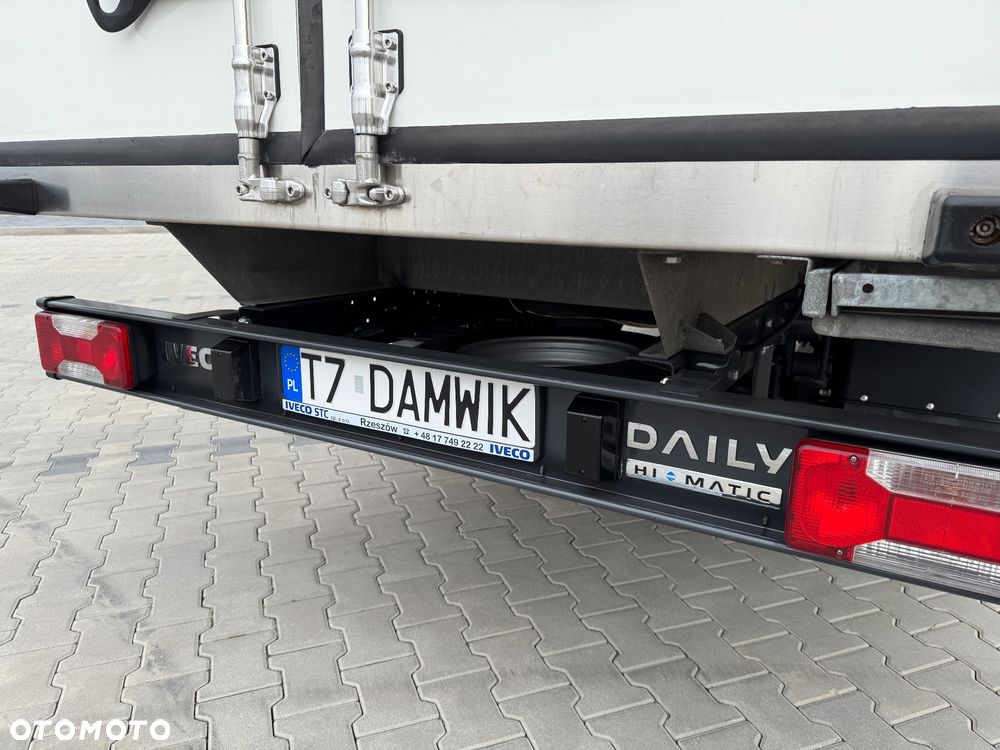 Iveco Daily‼️35/50C18‼️3.0 HI-MATIC Chłodnia/Mroźnia zakres -29C/+20C Grzanie Carrier XARIOS 500 Grube Ściany/Podłoga Przegroda komorowa‼️ na bliźniaku Poduszki Pneumatyczne DMC3500kg Zewnętrzne źródło zasilania 400V - 25