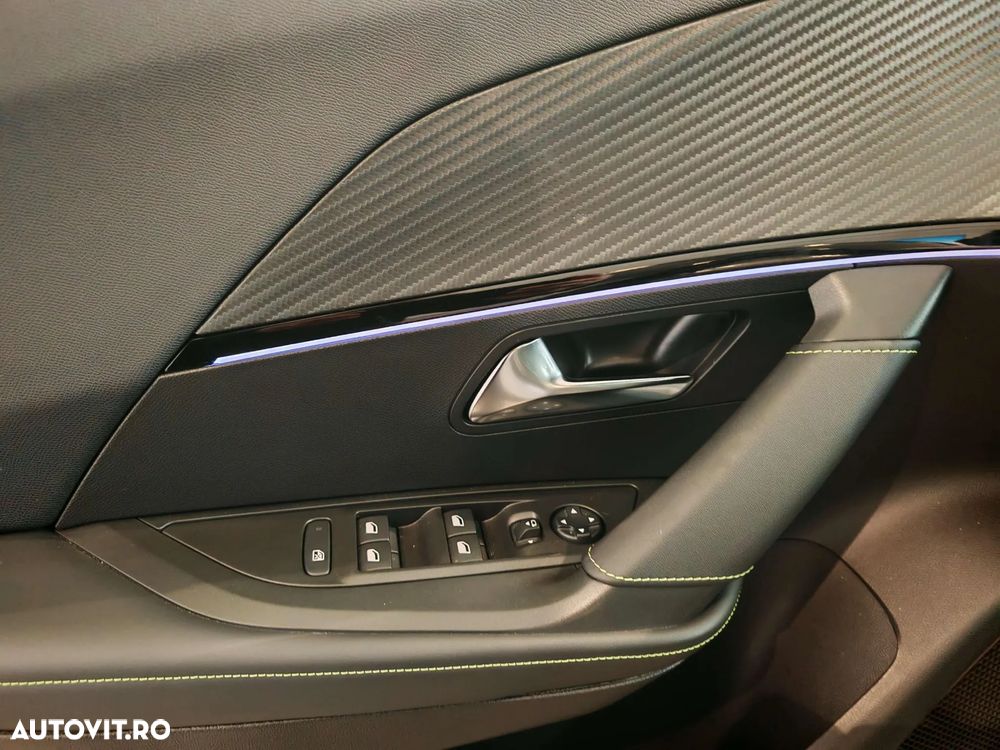 Peugeot 2008 1.2L e-DCS6 MHEV GT - 35