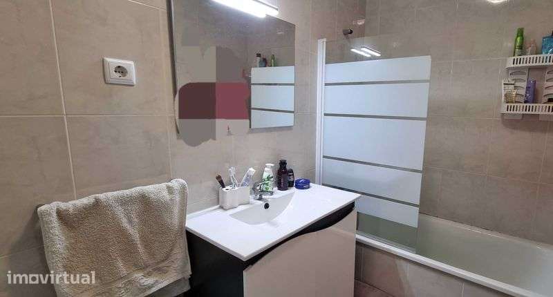 Alugo T2 com suite e aquecimento central no centro de Valongo. - Grande imagem: 3/9