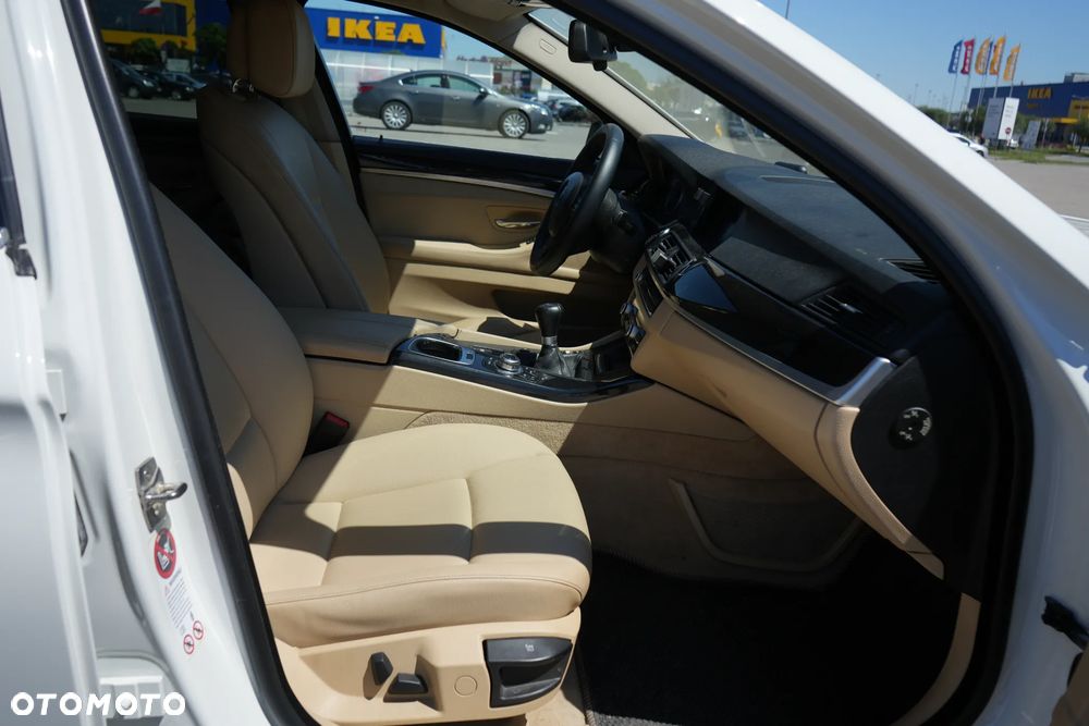 BMW Seria 5 520i - 27