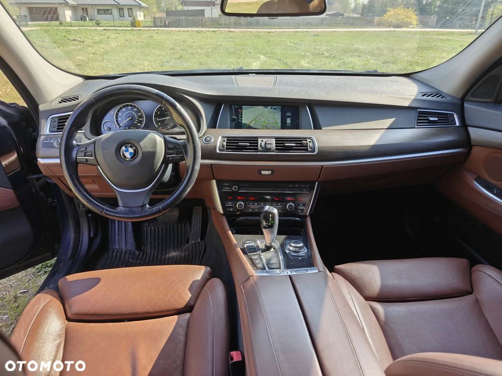 BMW 5GT 550i xDrive - 14