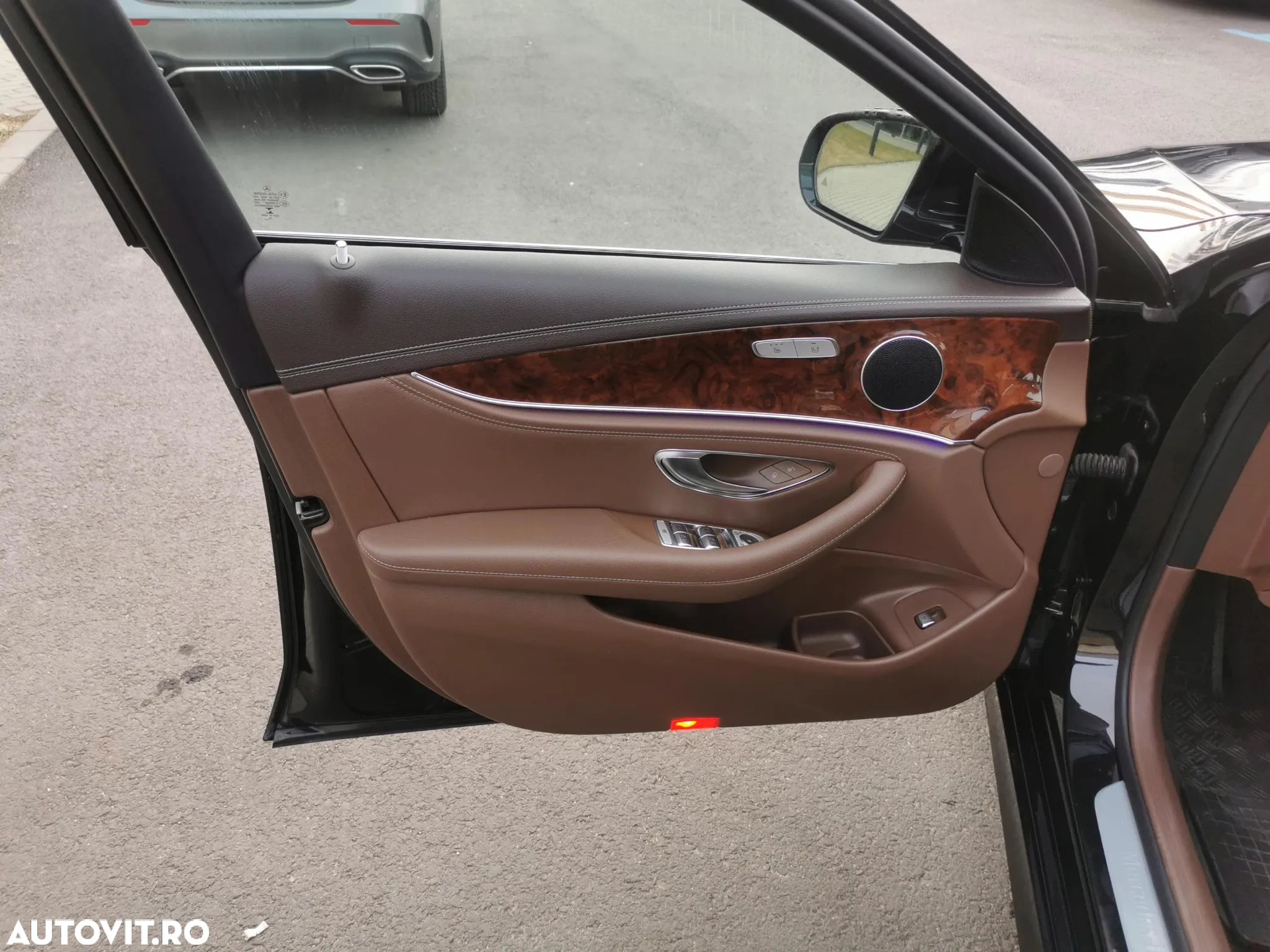 Mercedes-Benz E - 27