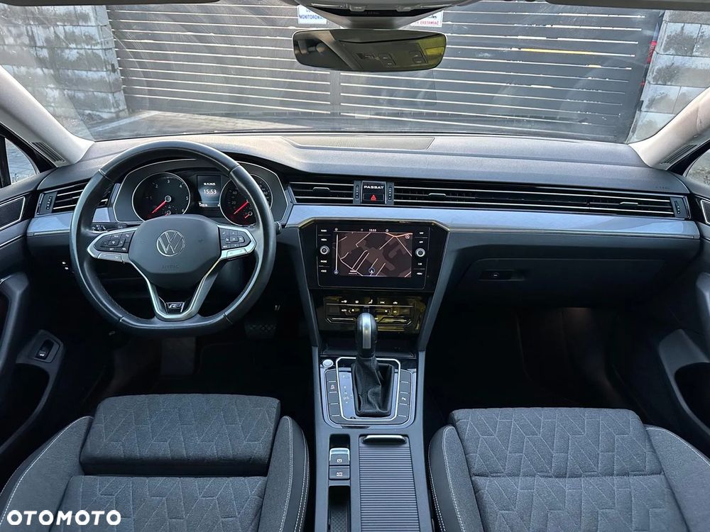 Volkswagen Passat Variant 2.0 TDI SCR DSG R-Line - 12