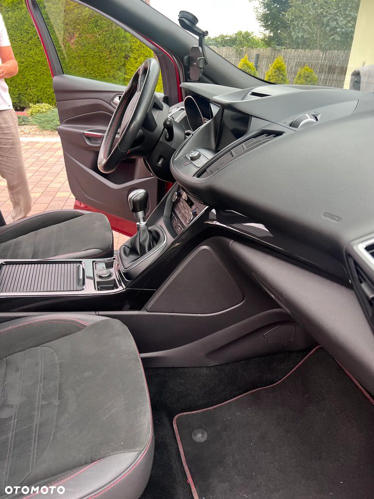 Ford Kuga 1.5 EcoBoost FWD ST-Line X - 12