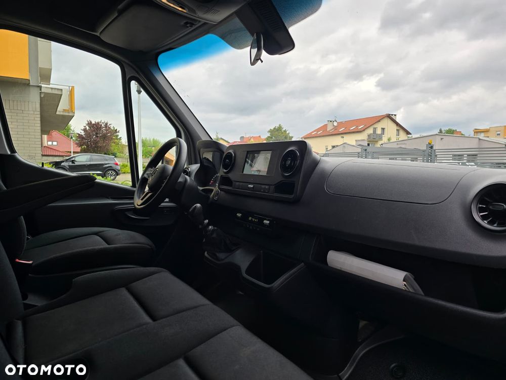 Mercedes-Benz SPRINTER 907 317 - 8