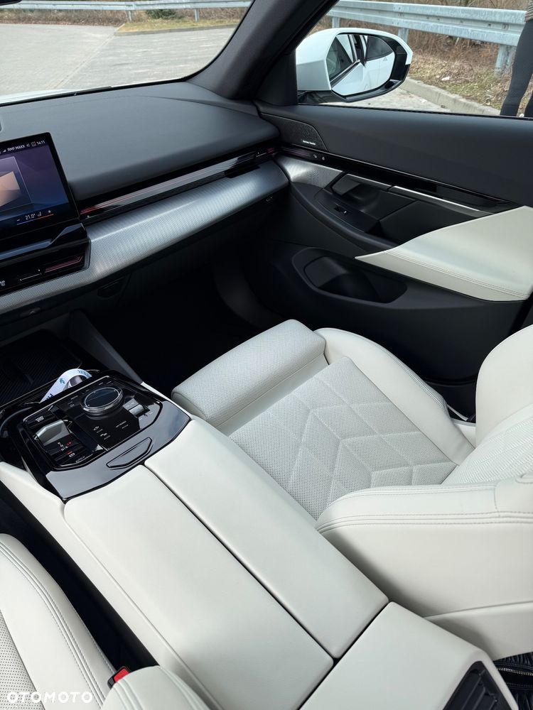 BMW Seria 5 520i mHEV - 8