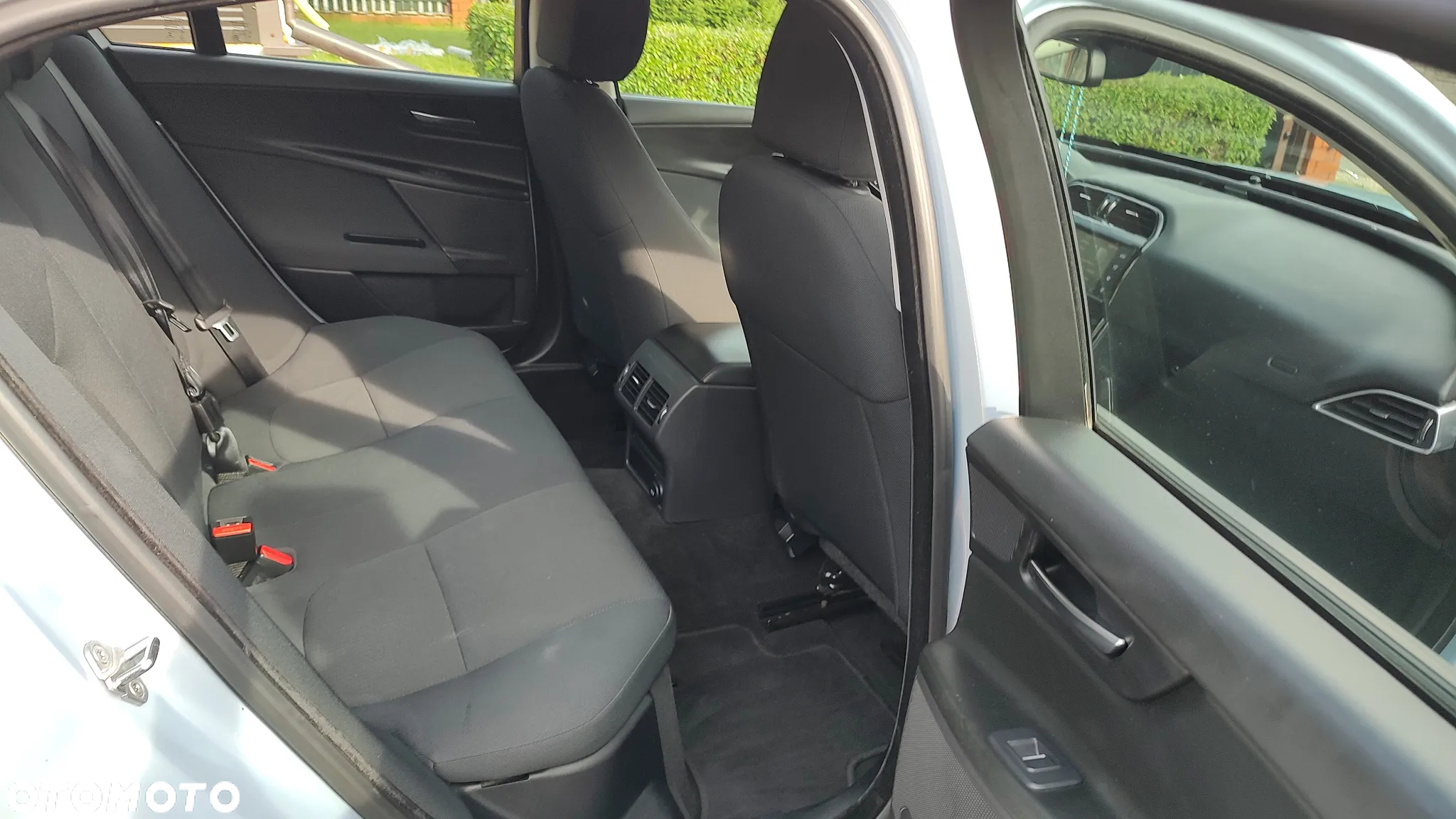 Jaguar XE - 10
