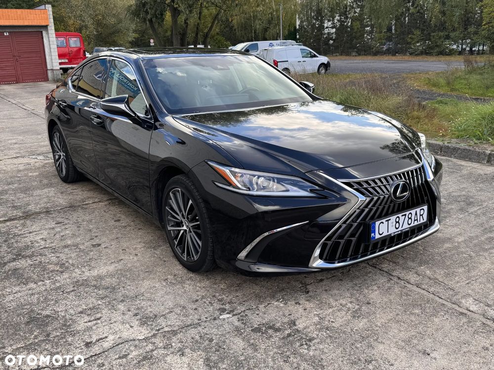 Lexus ES 300h Business Edition - 4