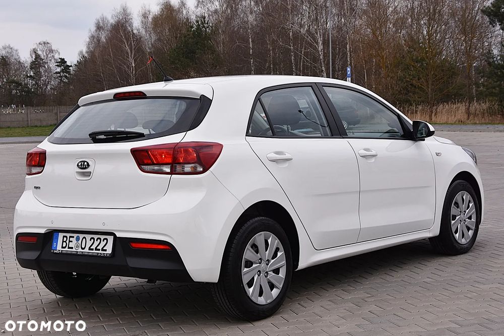 Kia Rio 1.2 L - 4