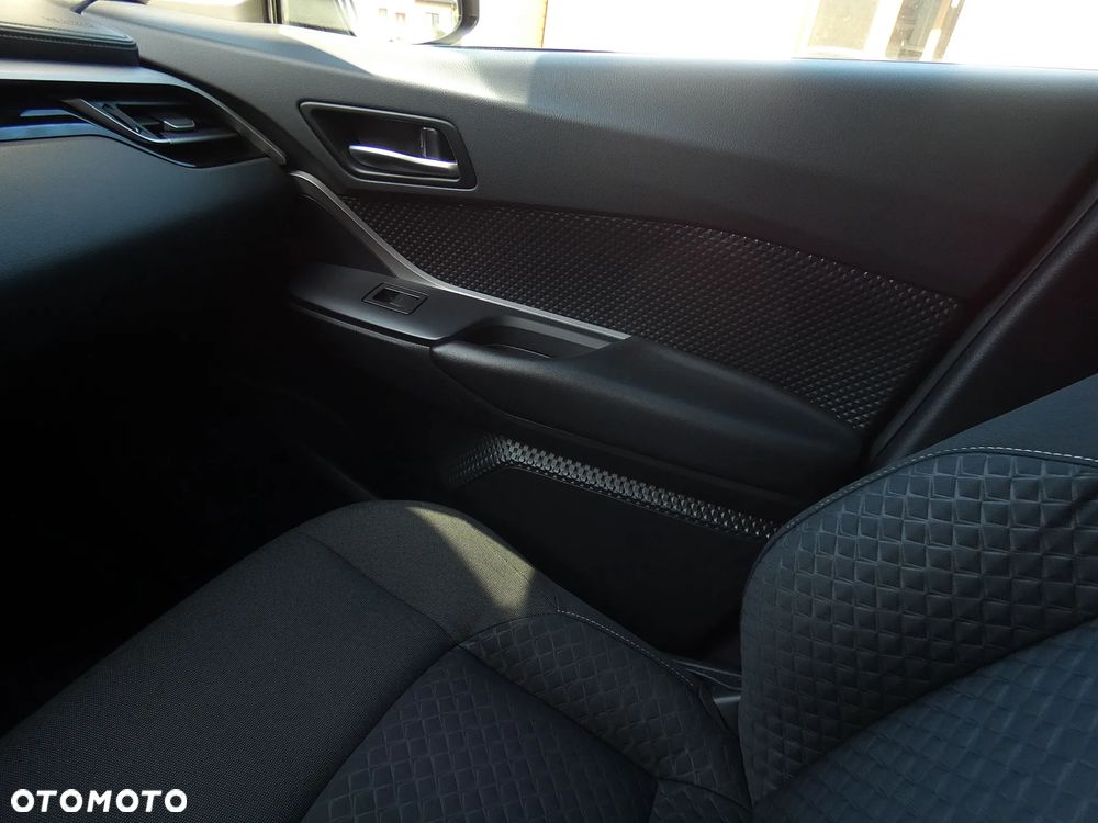 Toyota C-HR 2.0 Hybrid Executive - 18