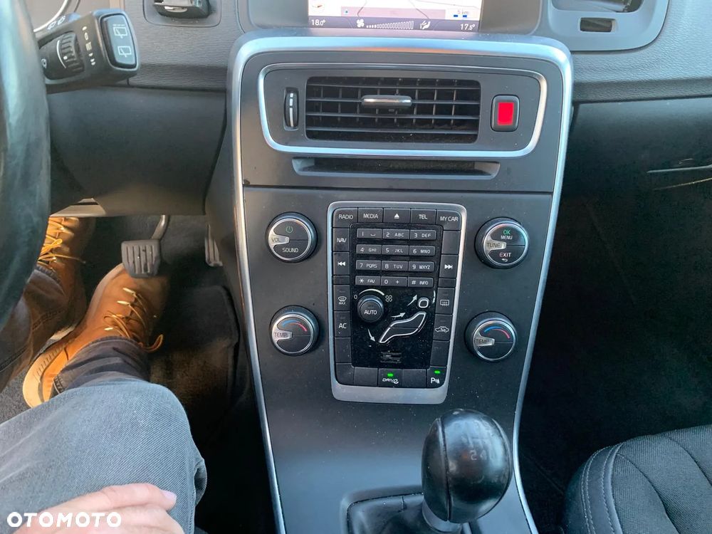 Volvo V60 D2 Momentum - 19