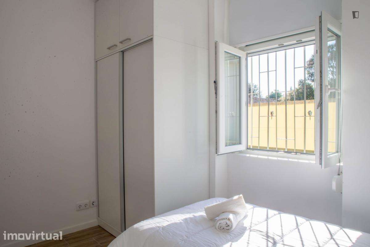 Quarto - localizado em Paranhos Porto - Grande imagem: 2/16