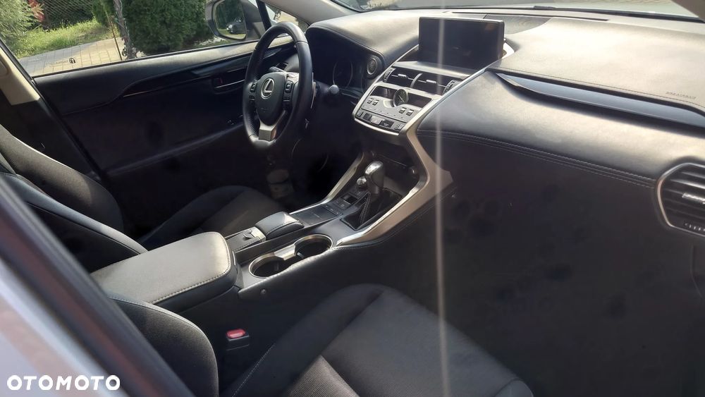 Lexus NX 300 F Sport AWD - 18
