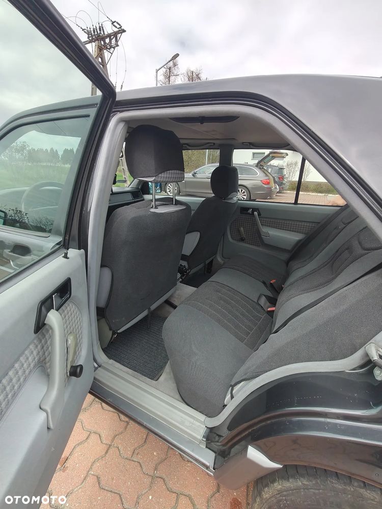 Mercedes-Benz W201 (190) - 8