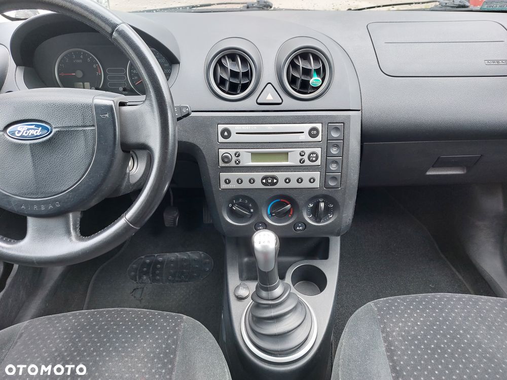 Ford Fiesta 1.4 Ghia - 22