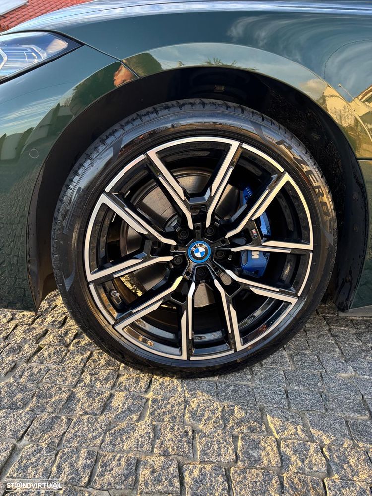 BMW i4 eDrive40 Desportiva M - 4