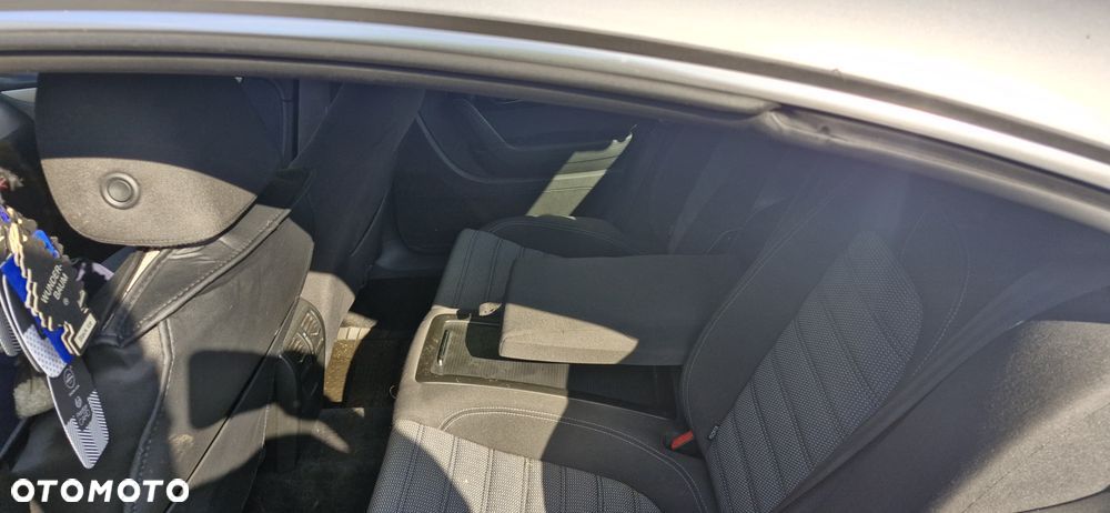 Volkswagen Passat 2.0 TDI Comfortline DSG - 13