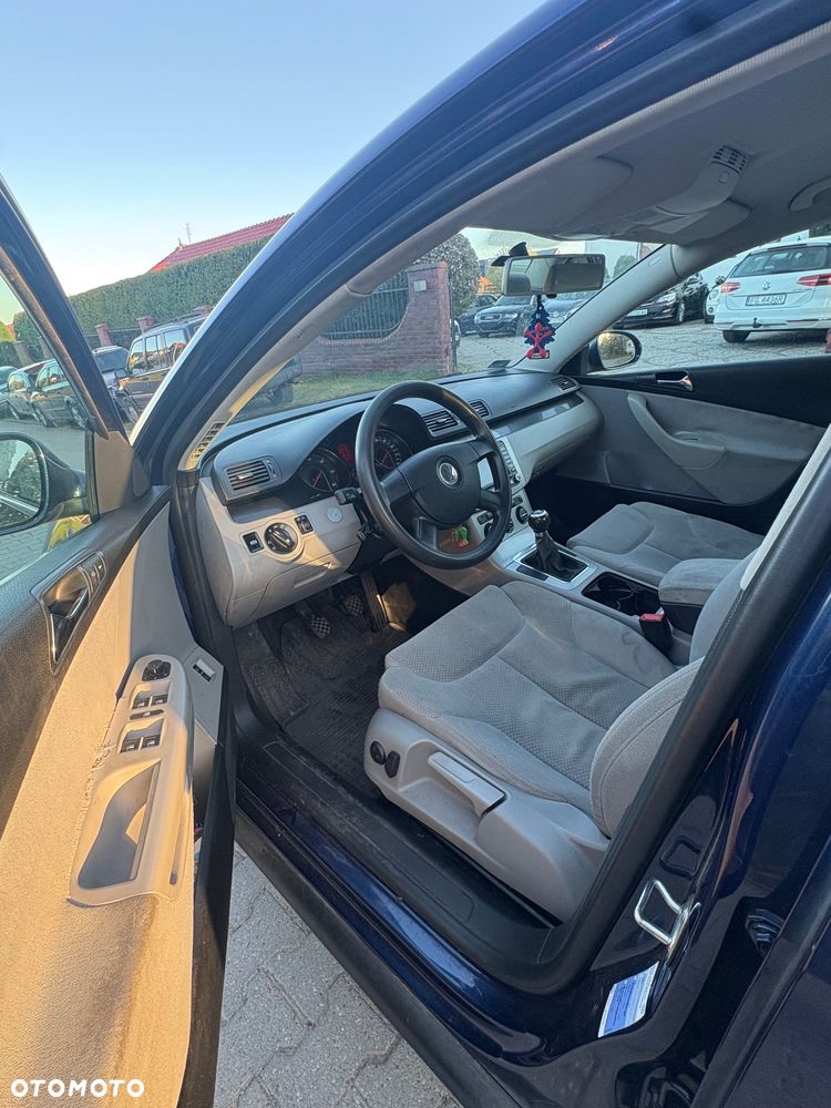 Volkswagen Passat 1.9 TDI Individual - 11