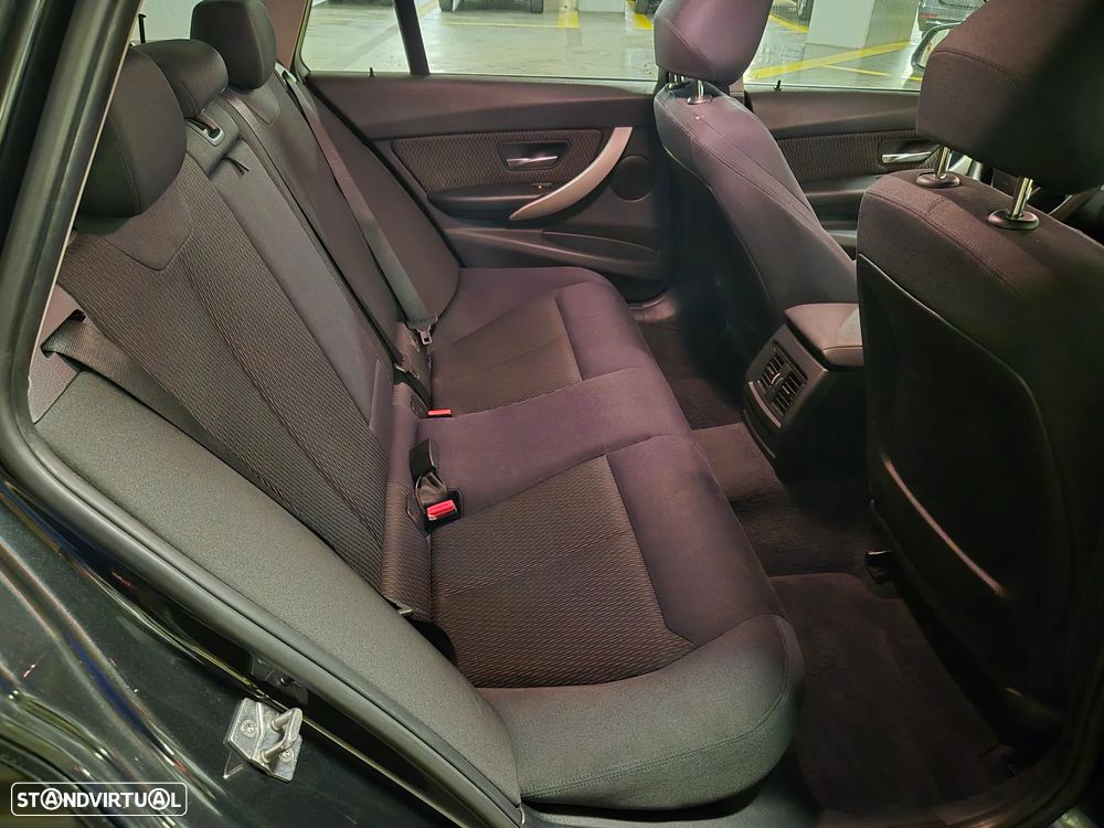 BMW 318 d Touring Auto Line Sport - 37