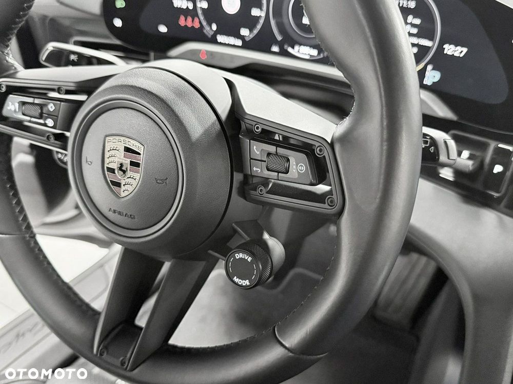 Porsche Taycan - 22