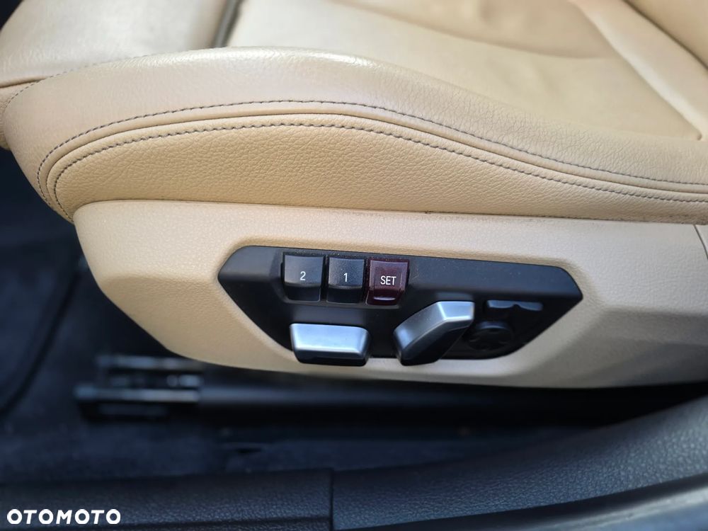 BMW Seria 3 ver-330i-gpf-xdrive-sport-line - 18