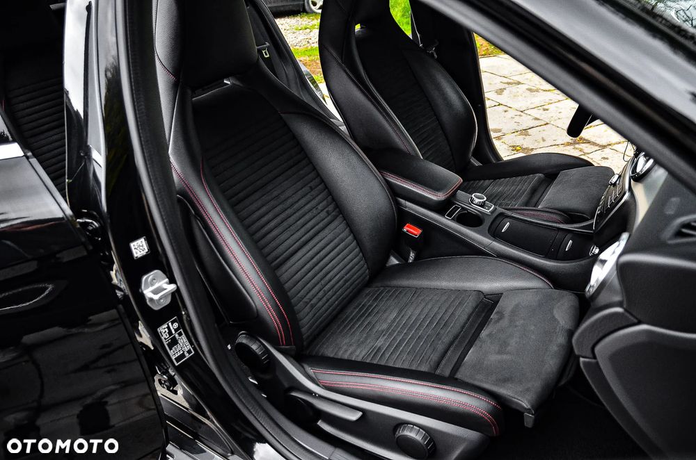 Mercedes-Benz GLA 180 7G-DCT AMG Line - 33