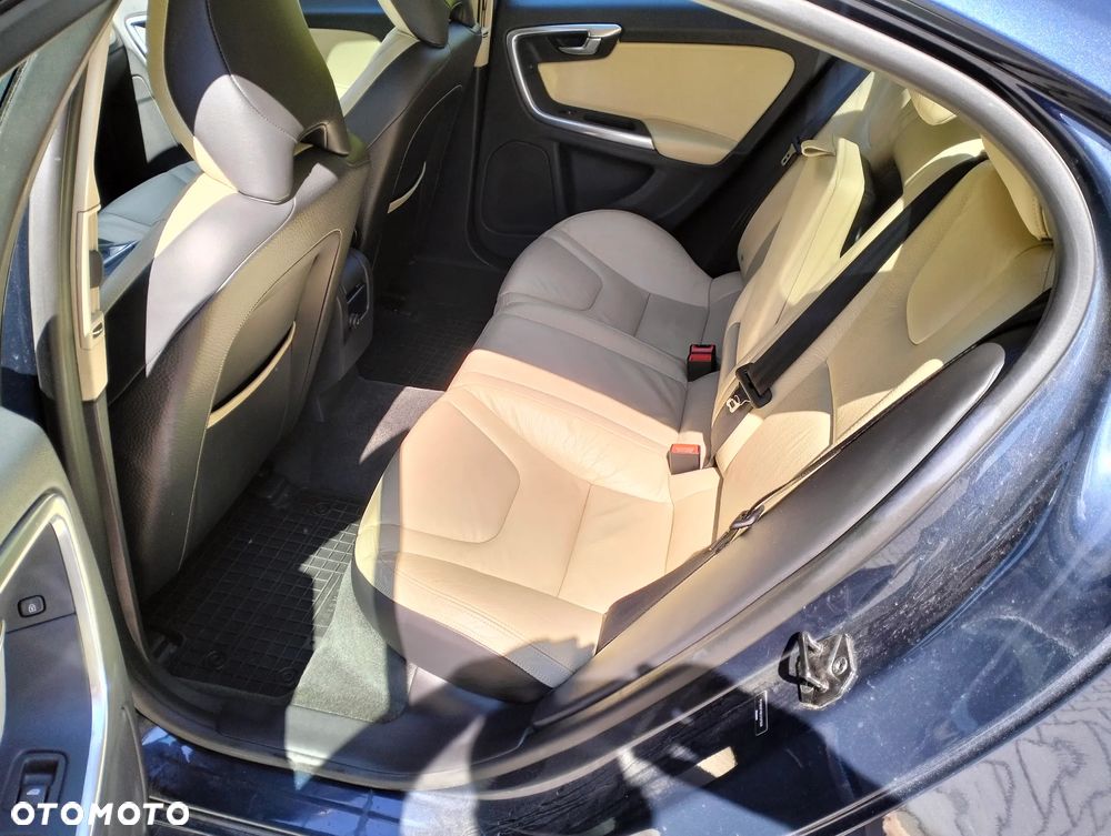 Volvo S60 T6 AWD Geartronic Kinetic - 11