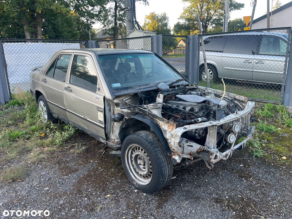 Mercedes-Benz W201 (190) - 2