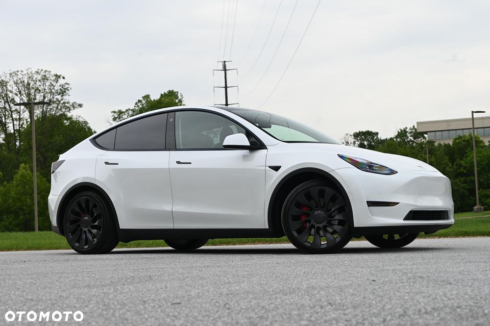 Tesla Model Y Long Range AWD - 4