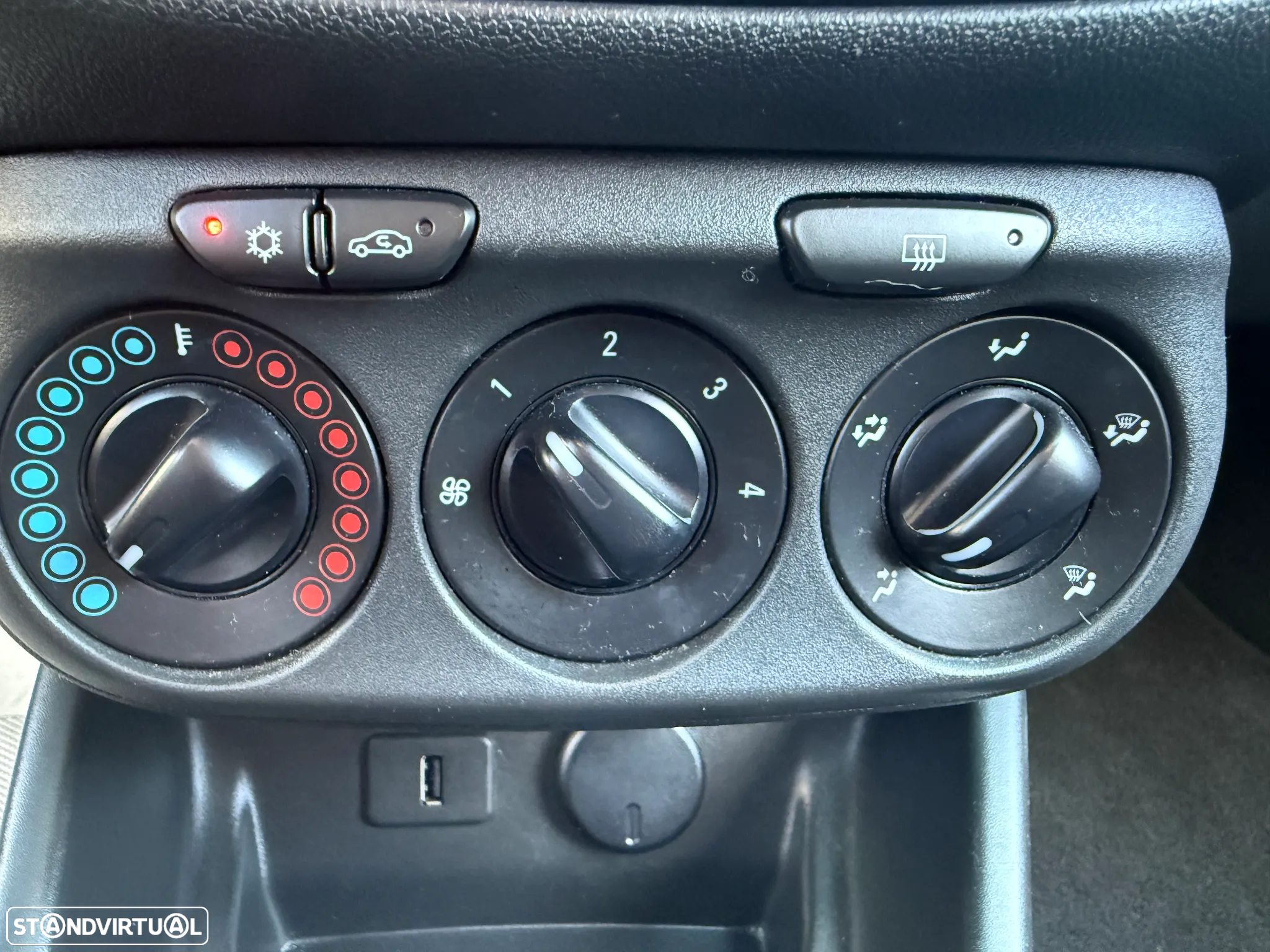 Opel Corsa 1.4 Innovation Easytronic - 34