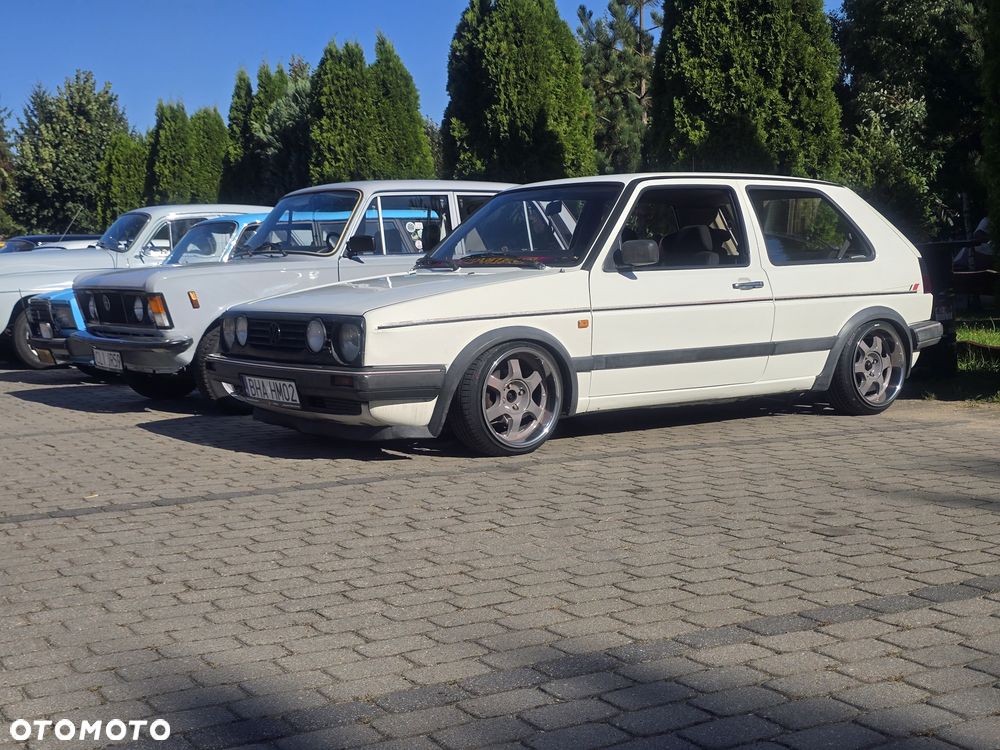 Volkswagen Golf - 1