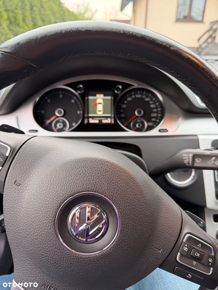 Volkswagen Passat 2.0 TDI Highline R-Style DSG - 25