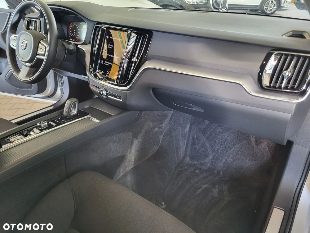 Volvo V60 B4 D Momentum - 21
