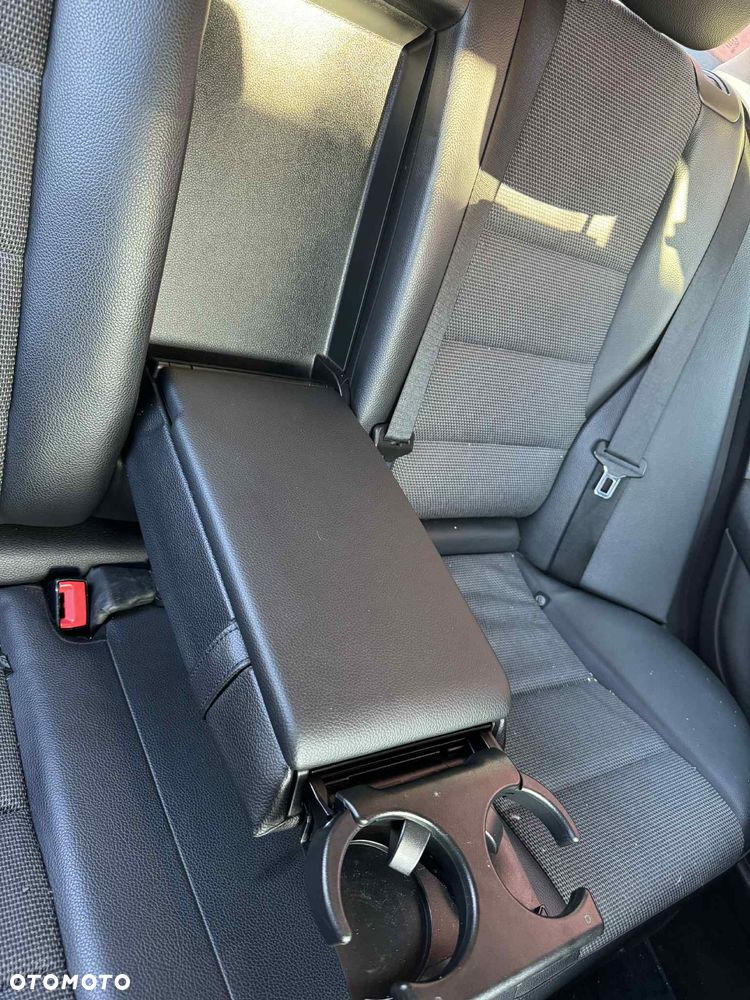 Mercedes-Benz Klasa C 200 CDI DPF (BlueEFFICIENCY) Avantgarde - 11